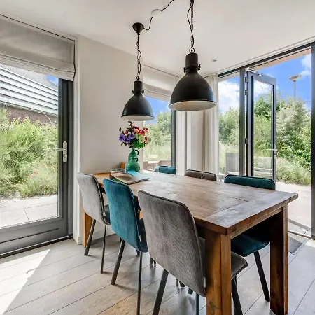 Beautiful New With Hot Tub Holiday home Egmond aan den Hoef