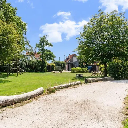 Beautiful New With Hot Tub Holiday home *