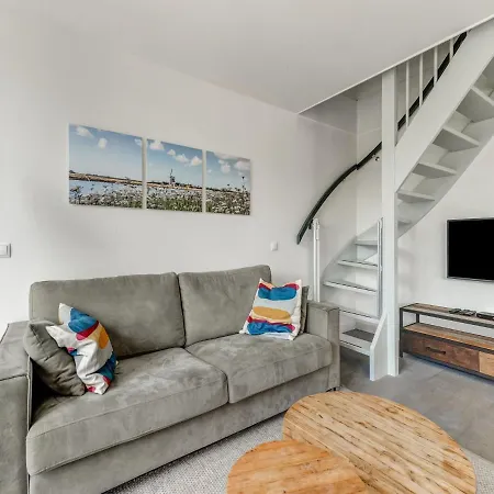 Beautiful New With Hot Tub Holiday home